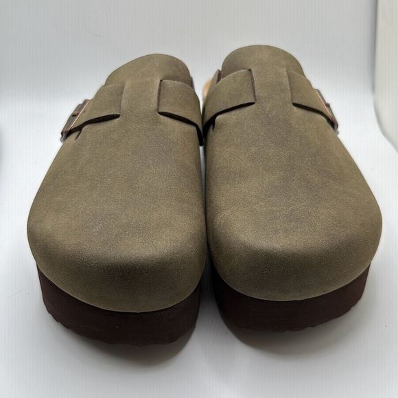 CUSHIONAIRE Women's Cork Footbed Platform Clog 10 OLIVE - Picture 2 of 6